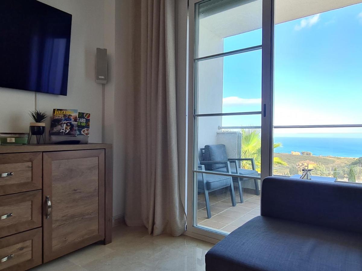 Seaside Serenity - Stylish Apartment With Spectacular Views Manilva Εξωτερικό φωτογραφία