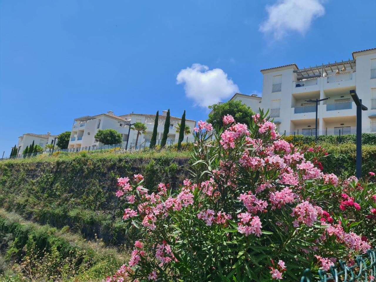 Seaside Serenity - Stylish Apartment With Spectacular Views Manilva Εξωτερικό φωτογραφία